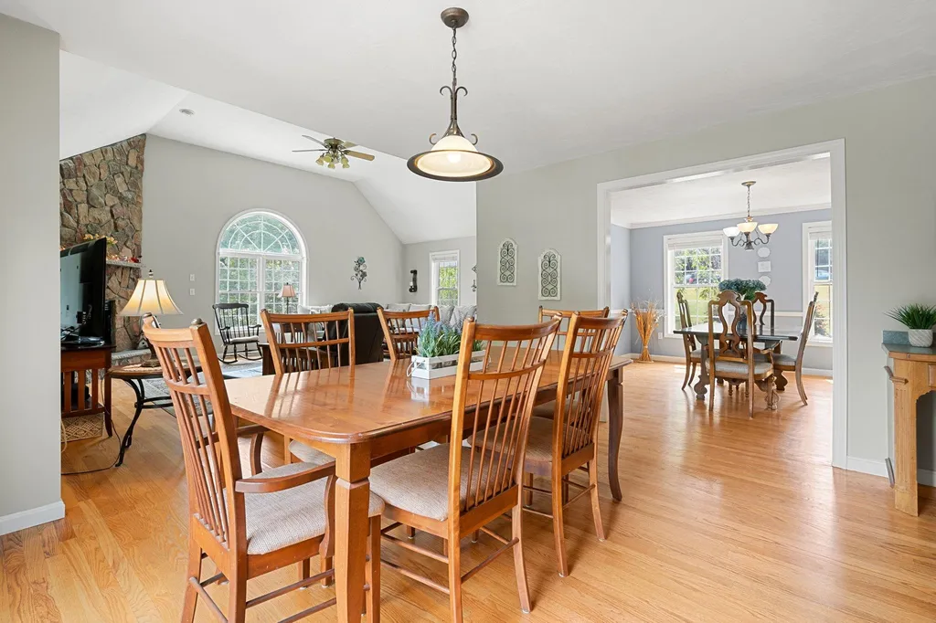 14 Longview Circle Pelham NH 03076