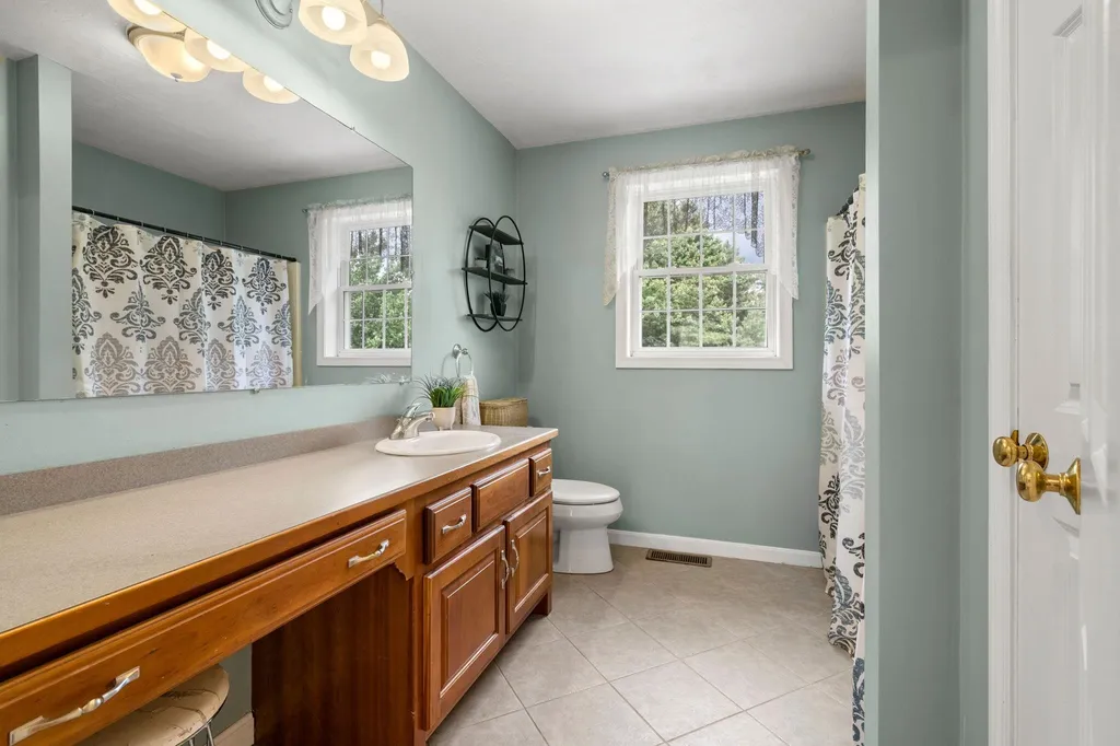 14 Longview Circle Pelham NH 03076