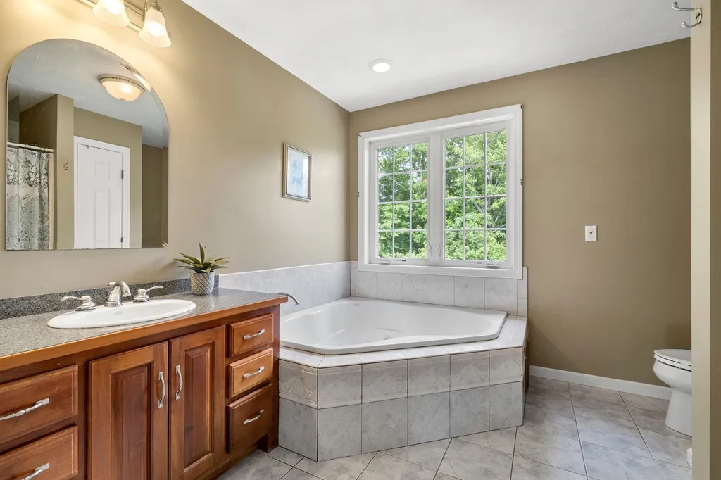 14 Longview Circle Pelham NH 03076