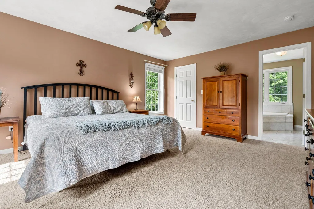 14 Longview Circle Pelham NH 03076