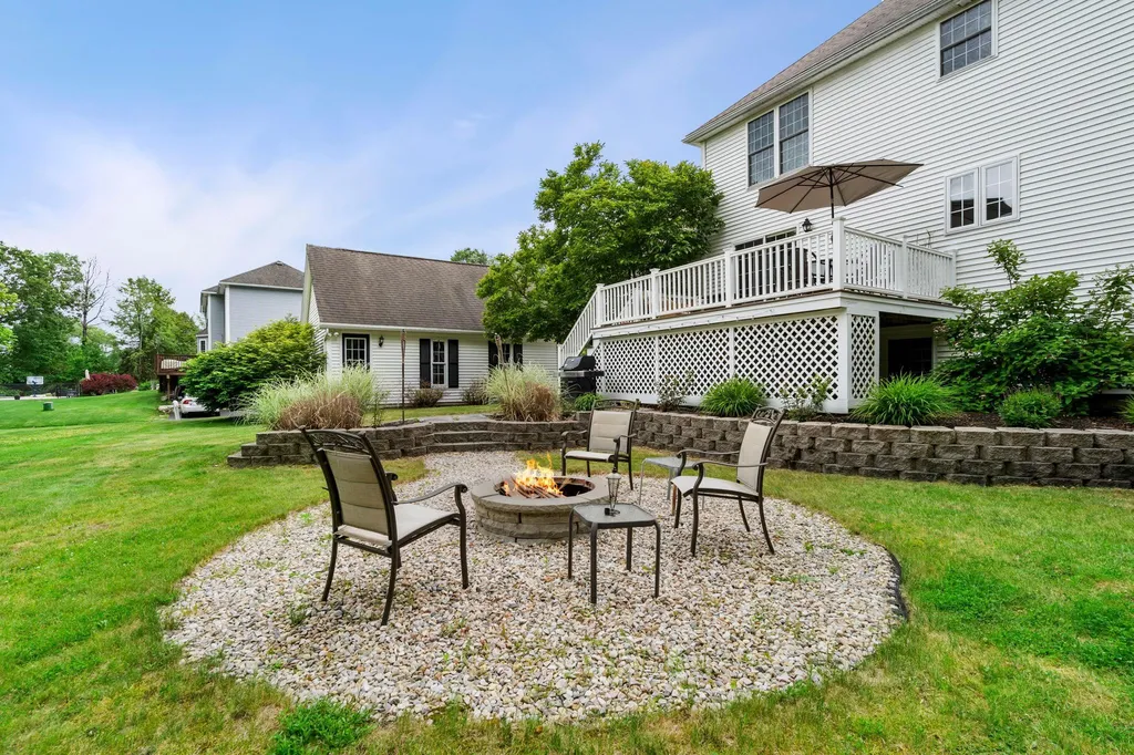 14 Longview Circle Pelham NH 03076