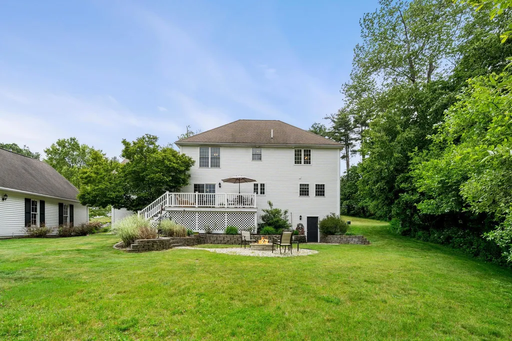 14 Longview Circle Pelham NH 03076