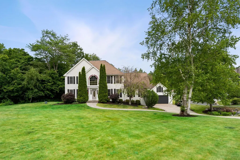 14 Longview Circle Pelham NH 03076