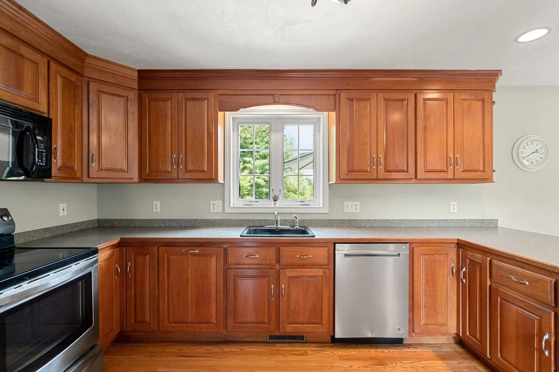 14 Longview Circle Pelham NH 03076