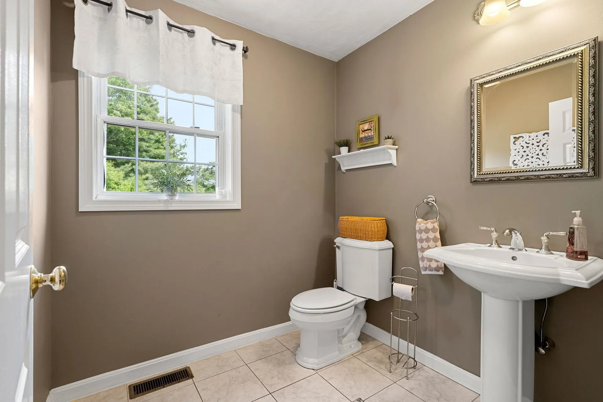 14 Longview Circle Pelham NH 03076