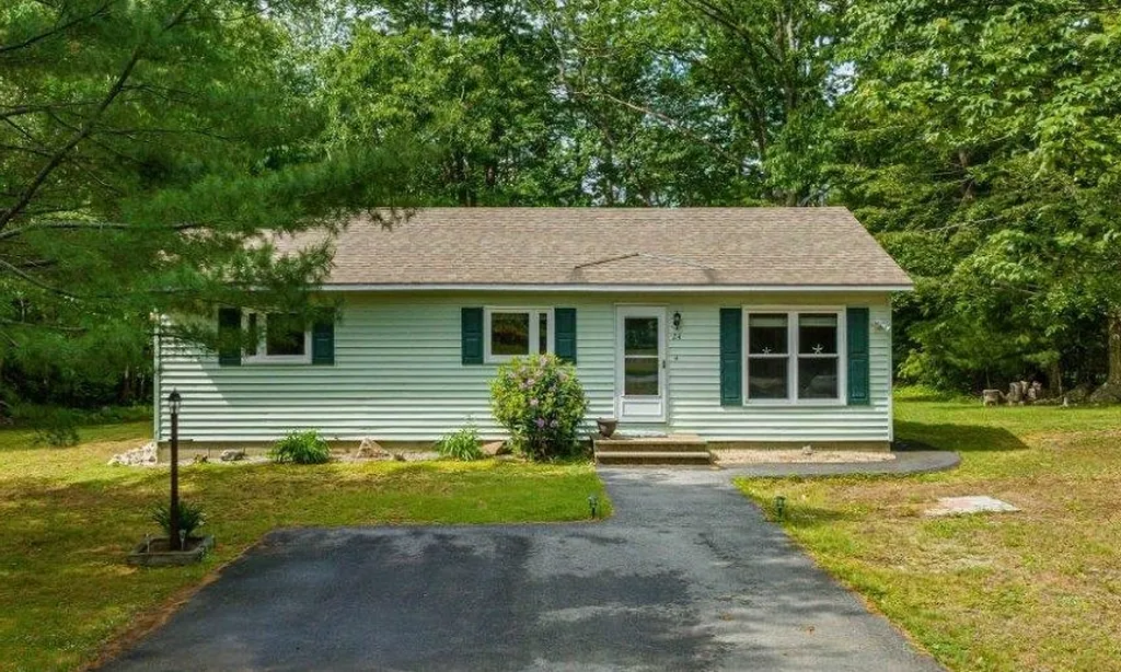 24 Dean Road York ME 03909