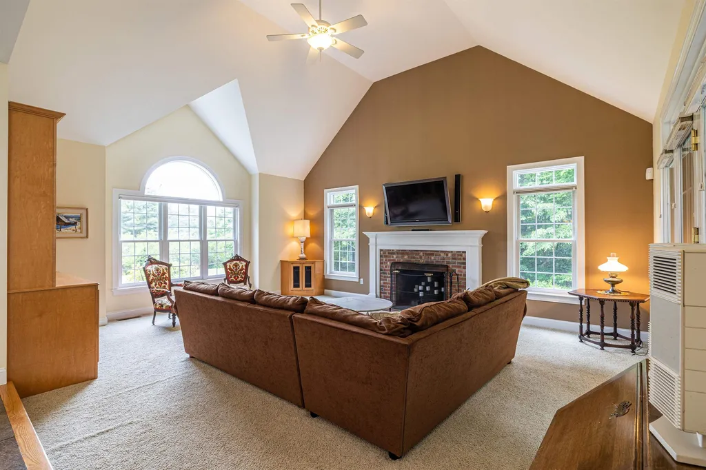 9 Thackeray Road Concord NH 03301