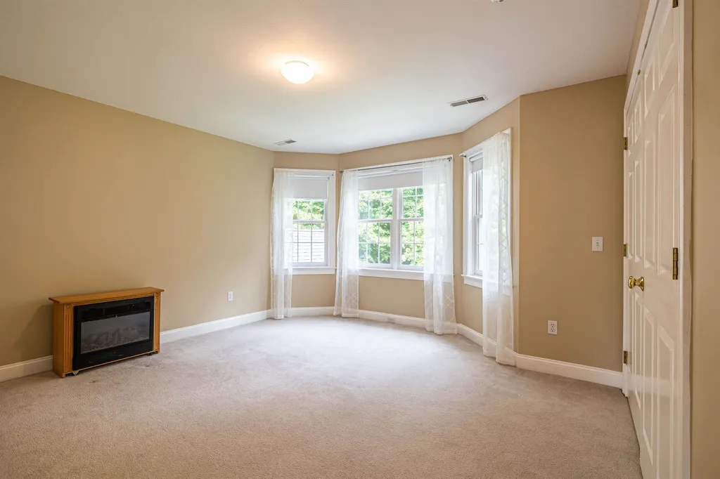 9 Thackeray Road Concord NH 03301