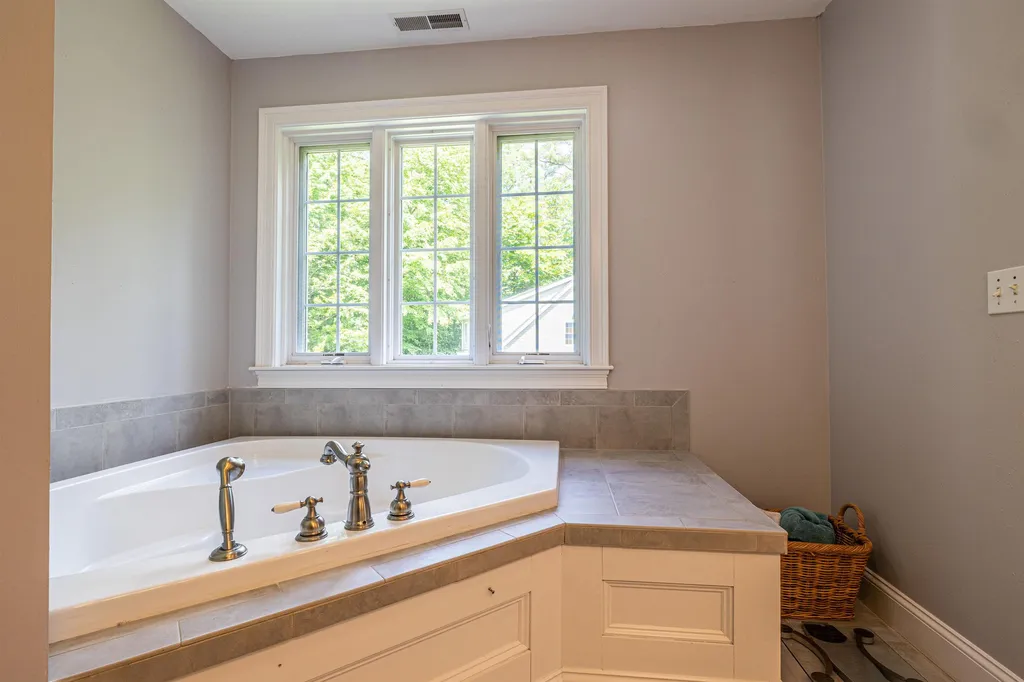 9 Thackeray Road Concord NH 03301