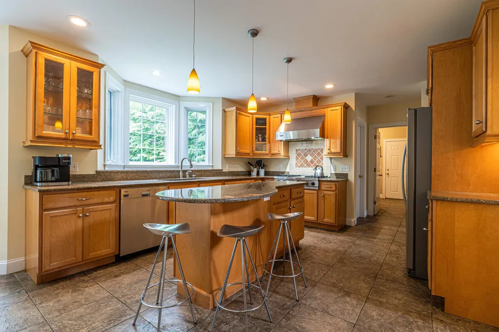 9 Thackeray Road Concord NH 03301