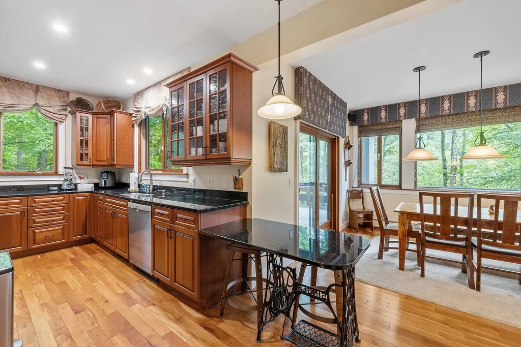27 Bridgeview Road Lincoln NH 03251