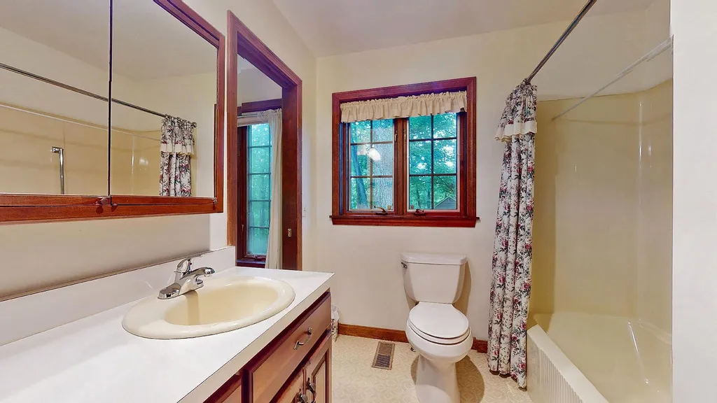 62 Briar Lane Essex Junction VT 05452
