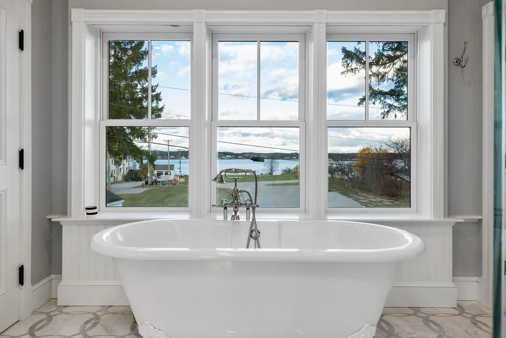 39 Wentworth Road New Castle NH 03854