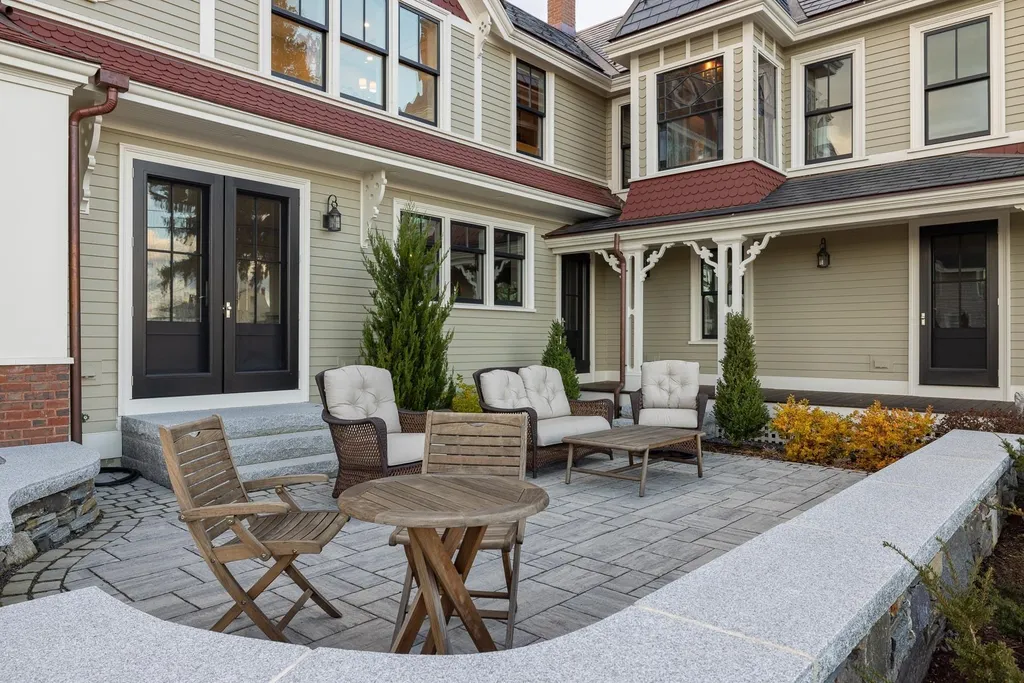 39 Wentworth Road New Castle NH 03854