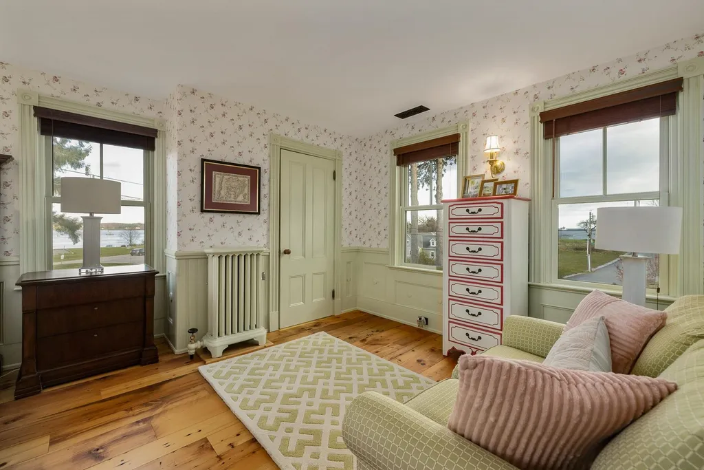 39 Wentworth Road New Castle NH 03854