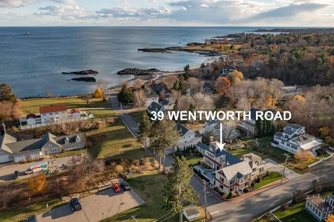 39 Wentworth Road New Castle NH 03854