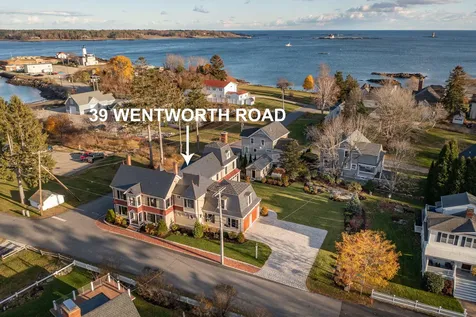 39 Wentworth Road New Castle NH 03854