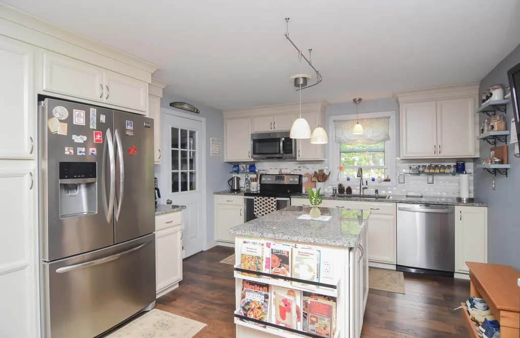 12 Carolyn Place Weare NH 03281