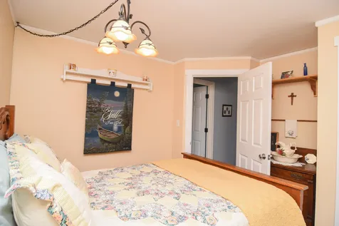 12 Carolyn Place Weare NH 03281