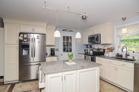 12 Carolyn Place Weare NH 03281