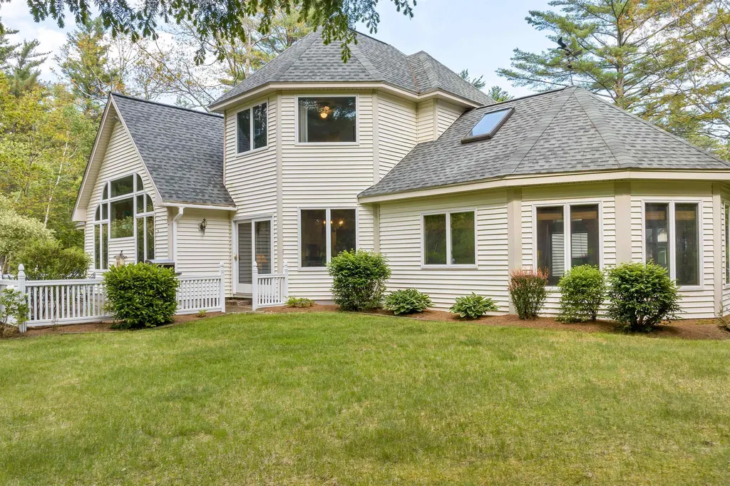 7 Fairway Drive Hales Location NH 03860