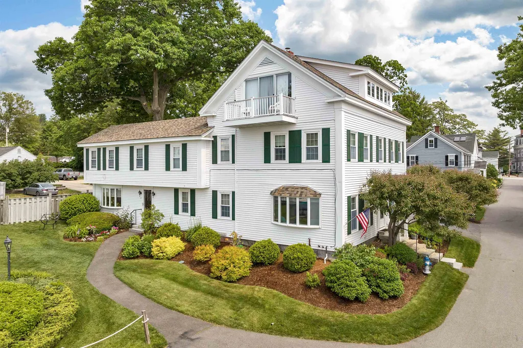 29 Lake Street Wolfeboro NH 03894