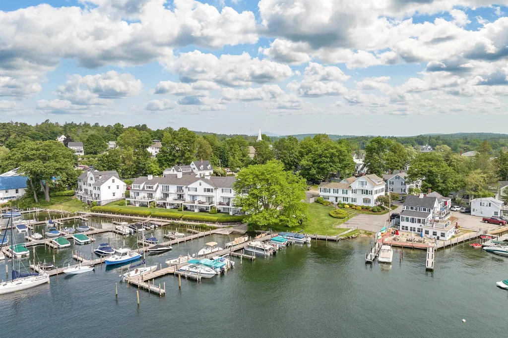 29 Lake Street Wolfeboro NH 03894
