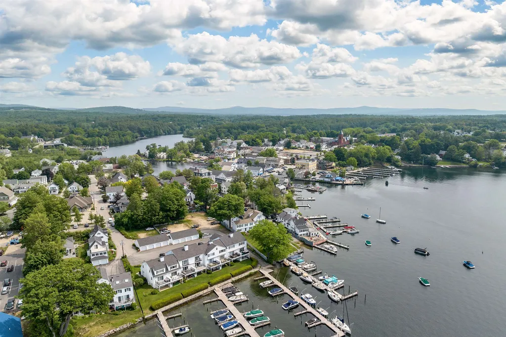 29 Lake Street Wolfeboro NH 03894