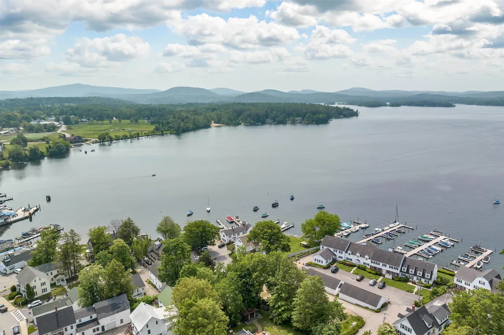 29 Lake Street Wolfeboro NH 03894
