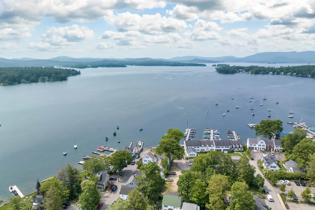 29 Lake Street Wolfeboro NH 03894
