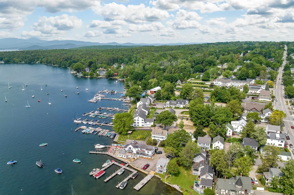 29 Lake Street Wolfeboro NH 03894