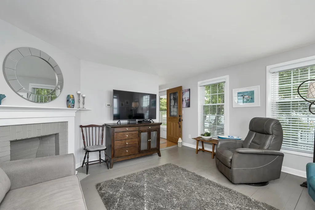 29 Lake Street Wolfeboro NH 03894