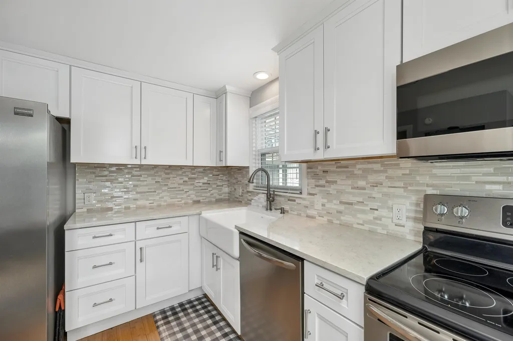 29 Lake Street Wolfeboro NH 03894