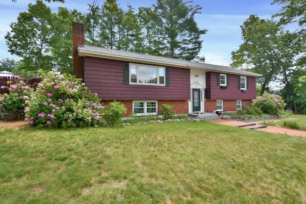 5 Cardinal Drive Hudson NH 03051