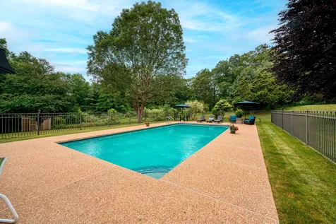 34 Flagg Road Hollis NH 03049