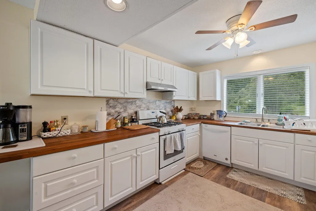 11 Rocky Hill Way Enfield NH 03748