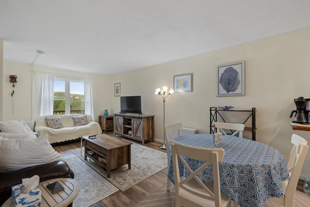 11 Rocky Hill Way Enfield NH 03748