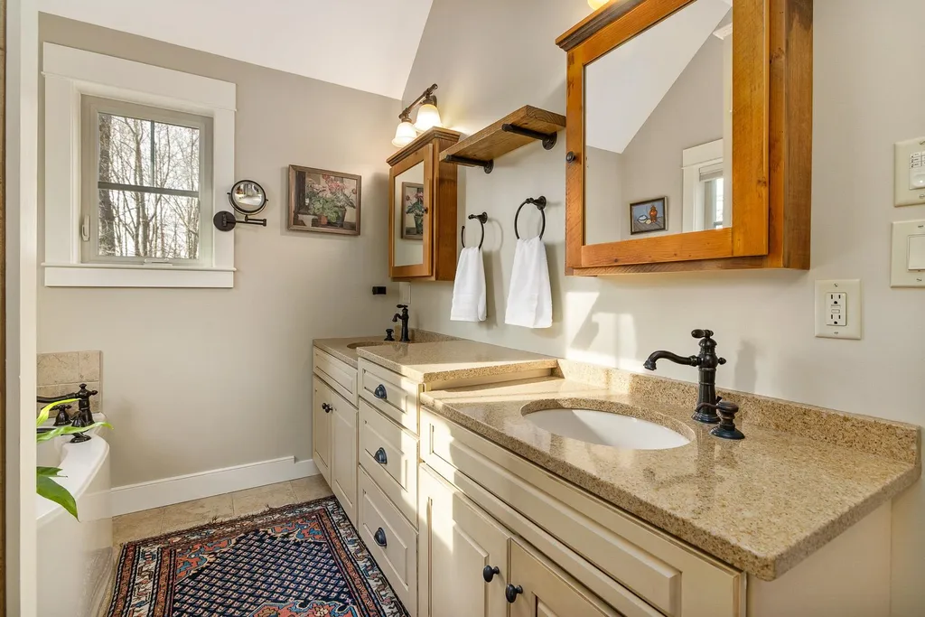 888 Mcintyre Road Newington NH 03801