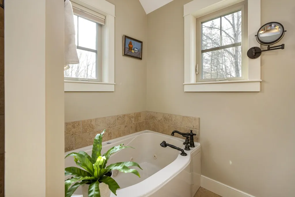 888 Mcintyre Road Newington NH 03801