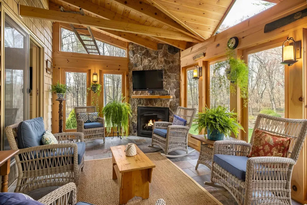 888 Mcintyre Road Newington NH 03801