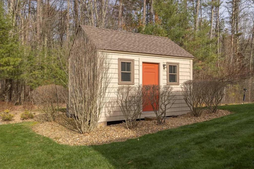 888 Mcintyre Road Newington NH 03801