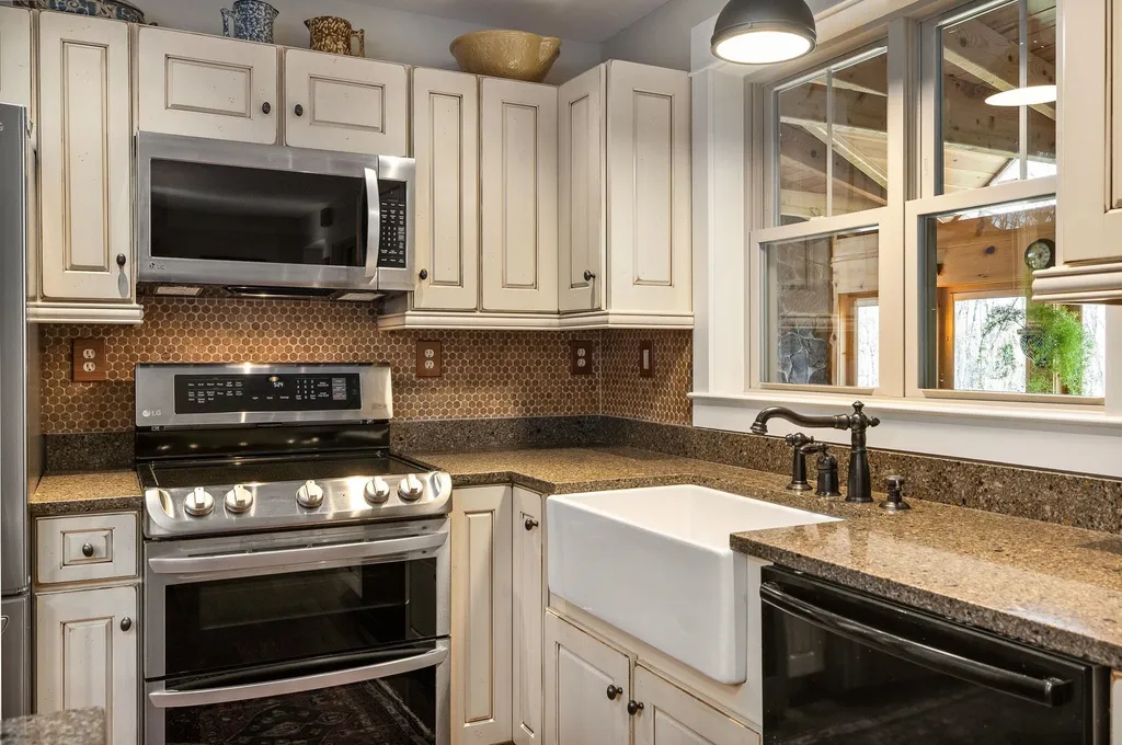 888 Mcintyre Road Newington NH 03801