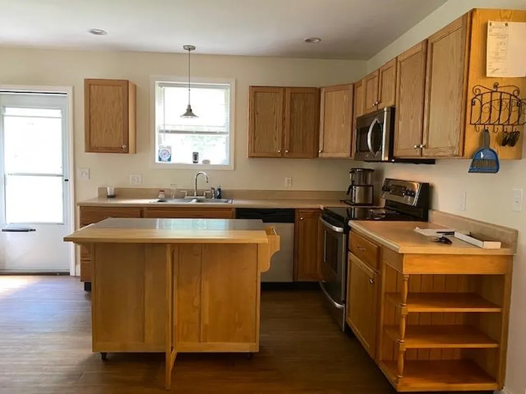 44 Mammoth Road Londonderry NH 03053
