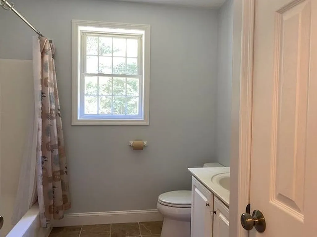 44 Mammoth Road Londonderry NH 03053