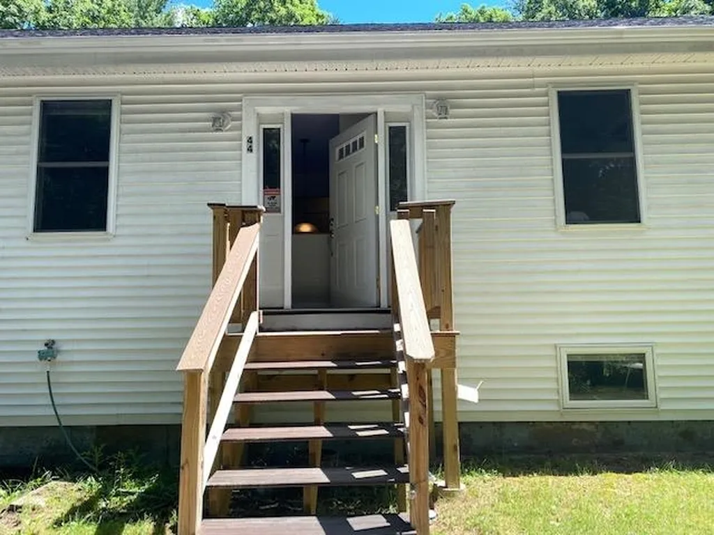 44 Mammoth Road Londonderry NH 03053