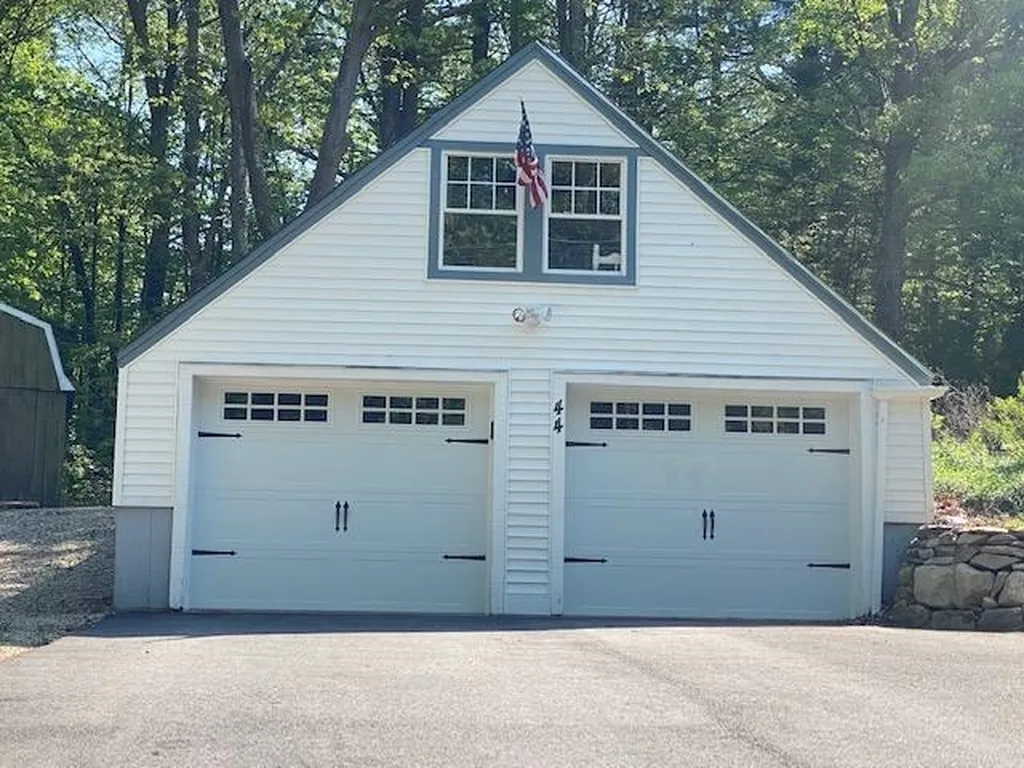 44 Mammoth Road Londonderry NH 03053
