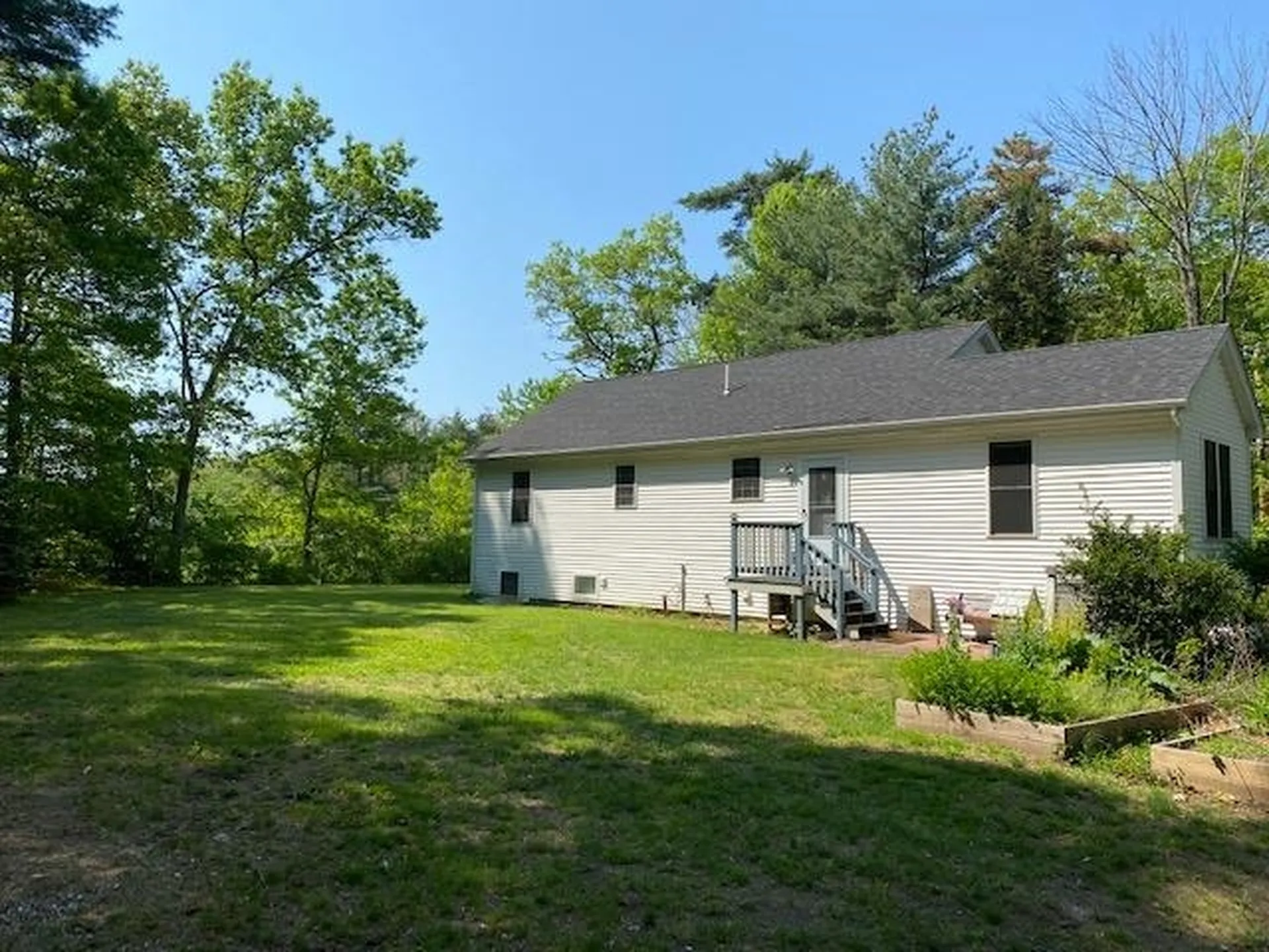 44 Mammoth Road Londonderry NH 03053
