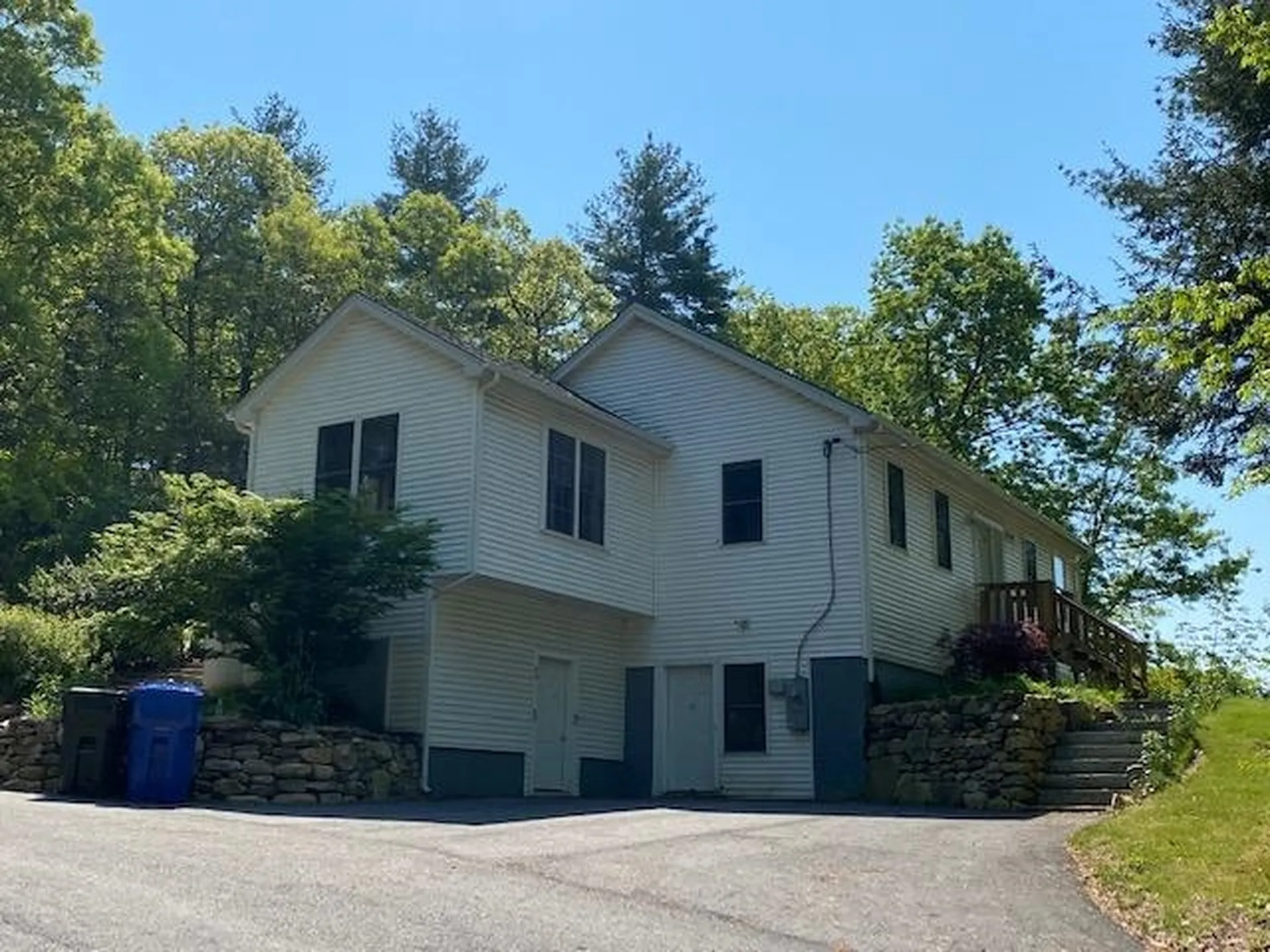 44 Mammoth Road Londonderry NH 03053