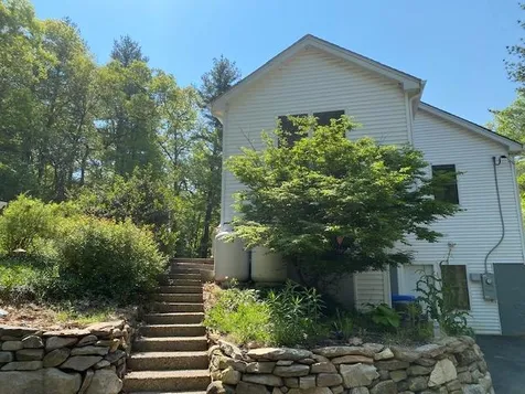 44 Mammoth Road Londonderry NH 03053