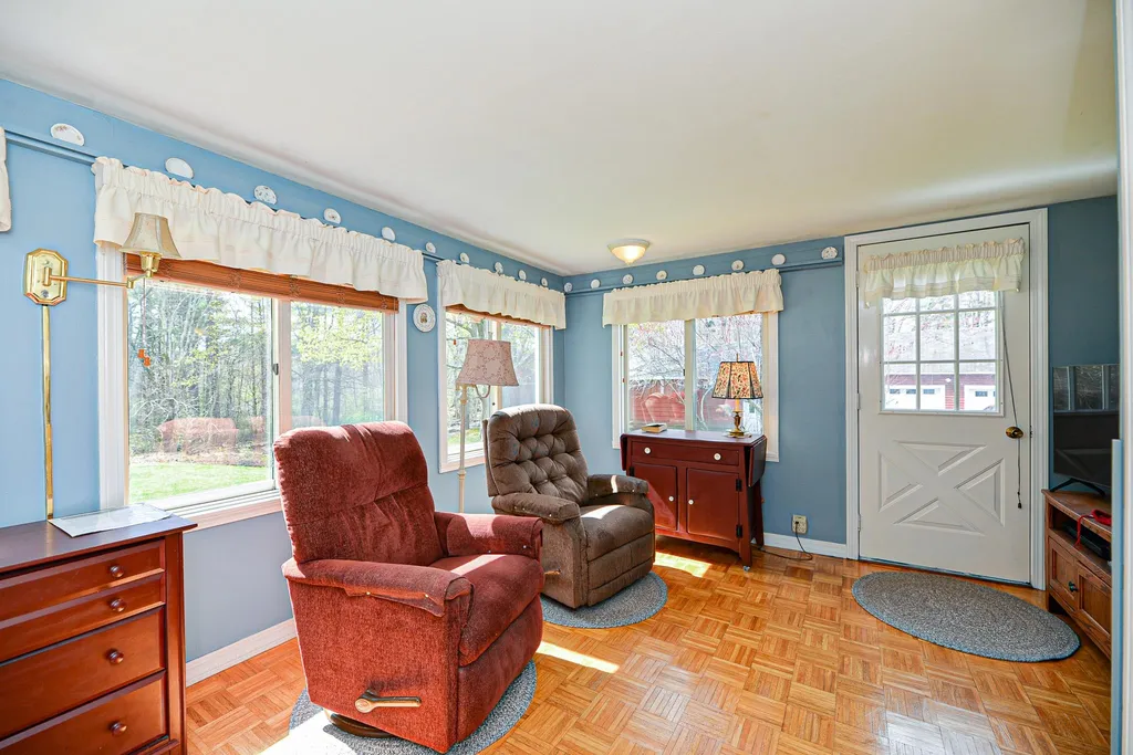 33 Little River Road Kingston NH 03848